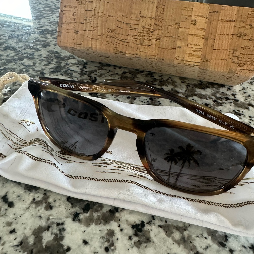 Costa Del Mar Sullivan gray polarized woman’s sunglasses